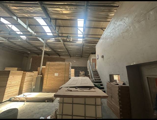 400M² WAREHOUSE TO LET IN LONGDALE